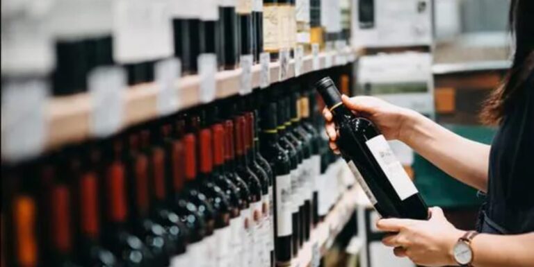सुपर मार्केटमध्ये वाईन विक्रीबाबत अभ्यासाअंतीच निर्णय -राज्य उत्पादन शुल्क मंत्री शंभूराज देसाई यांचे स्पष्टीकरण