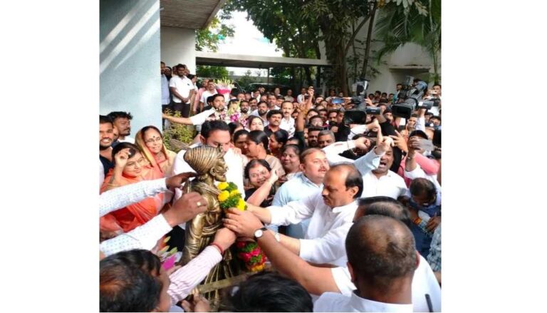 पुण्यात अजित पवारांचे जबरदस्त स्वागत; राष्ट्रवादीच्या कार्यकर्त्यांनी केले शक्ती प्रदर्शन