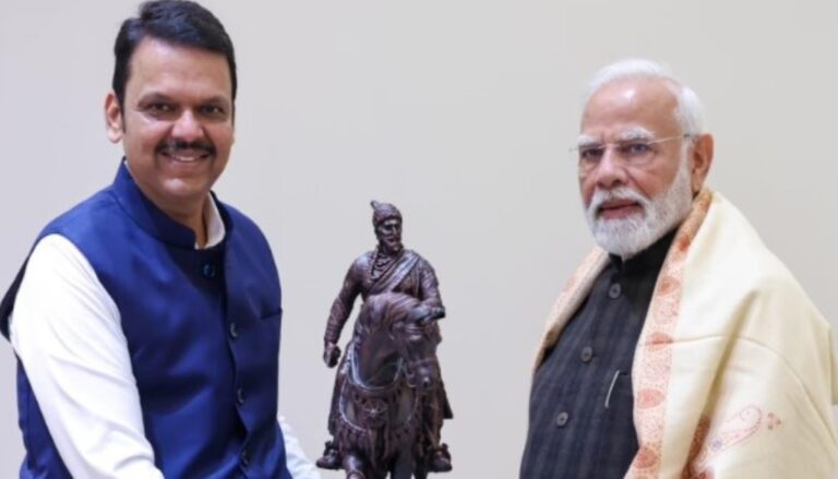 CM Fadnavis Meets PM Narendra Modi Amid Delayed Cabinet Portfolio Division in Maharashtra