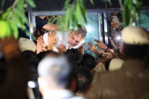 Rahul-Priyanka’s Surprise Move After Police Stop March Turns Protest Into 8-Hour Standoff